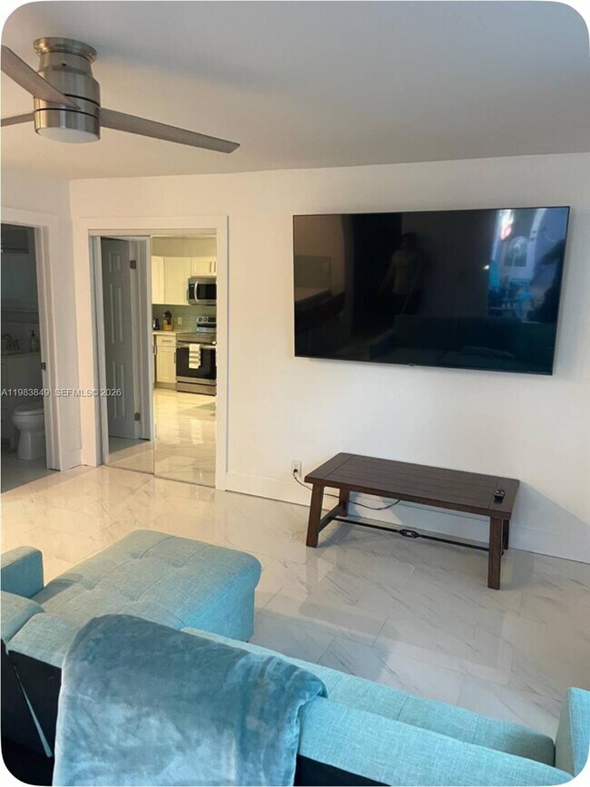 Building Photo - 1432 NE 5th Ave