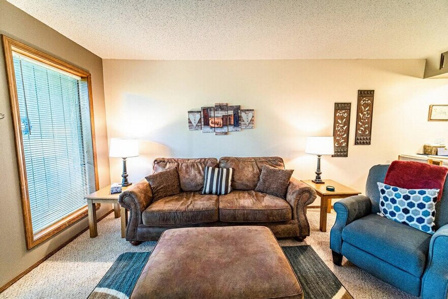 Building Photo - 5 Chandler Ln