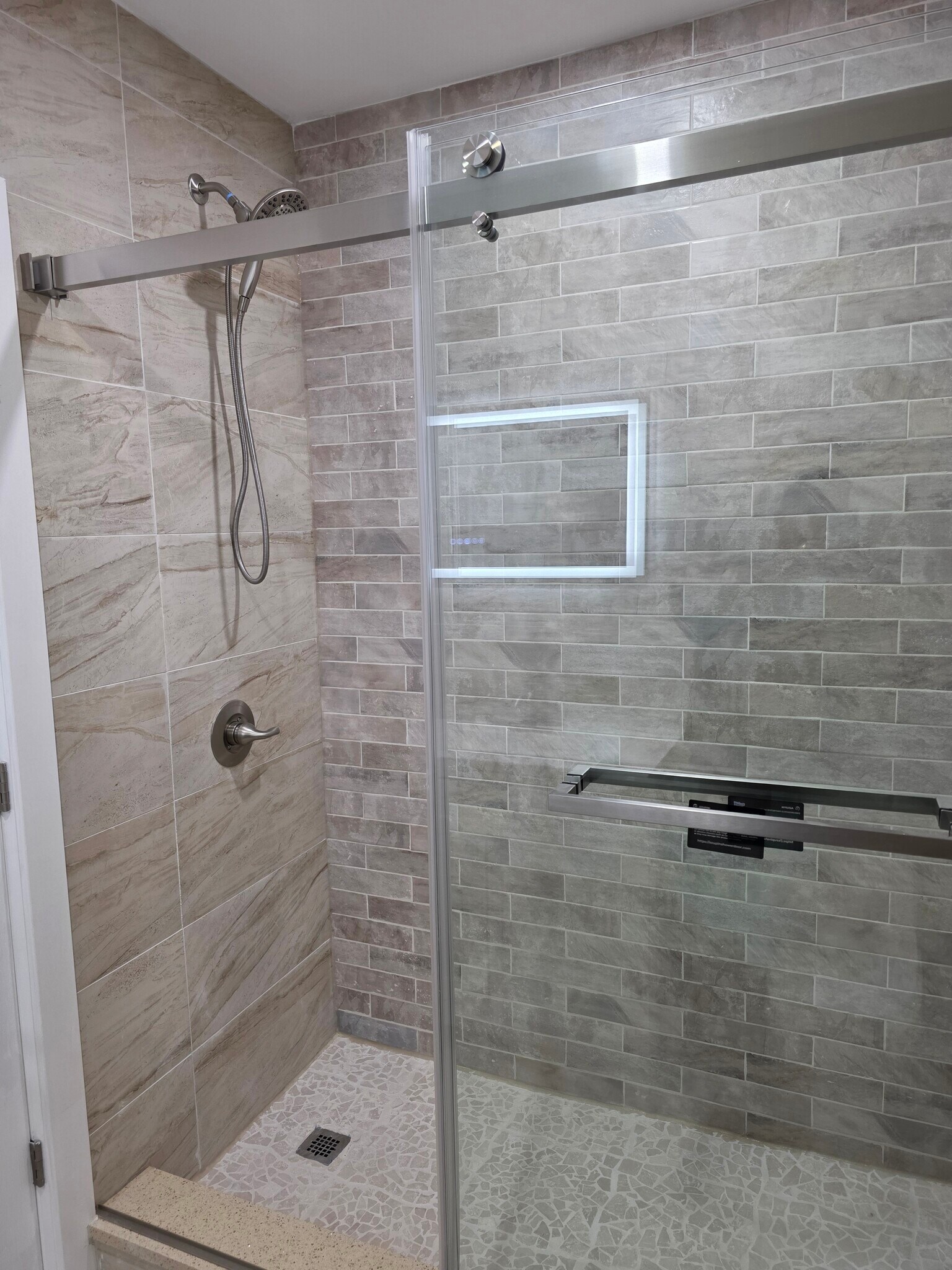 Master room bathroom - 9421 85th Rd