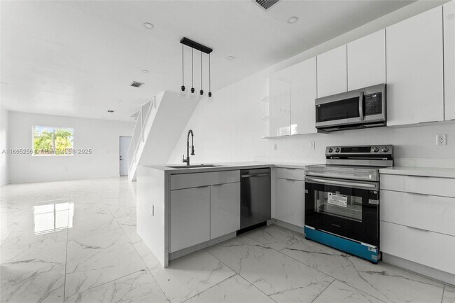 Building Photo - 2143 NW Fourth Street 2, Pompano Beach, FL 33069