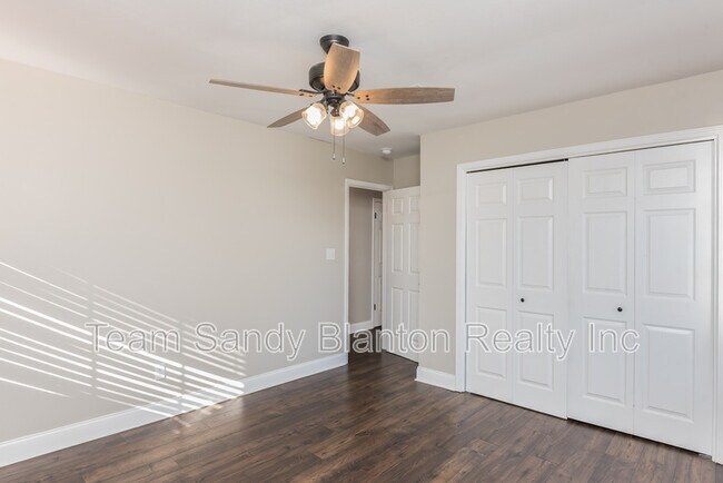 Building Photo - 8238 Li Fair Dr