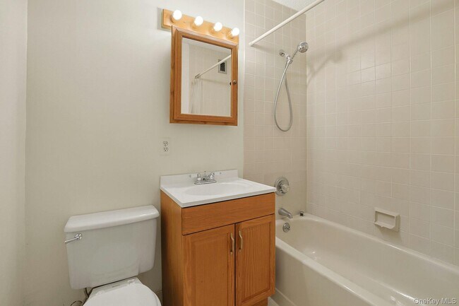 Building Photo - 560 Halstead Ave