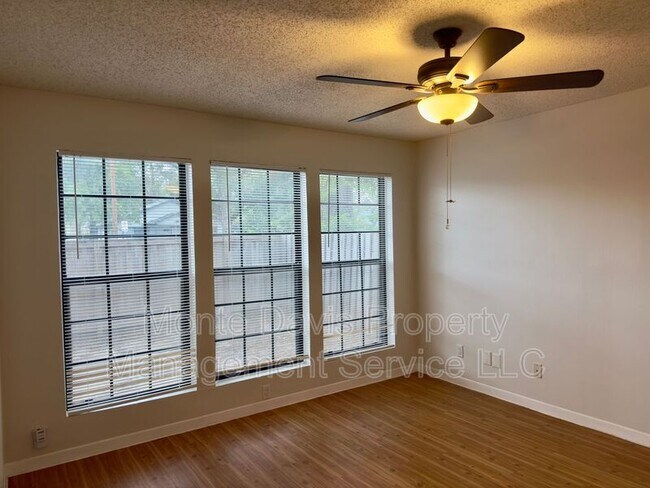 Building Photo - 115 Waller St