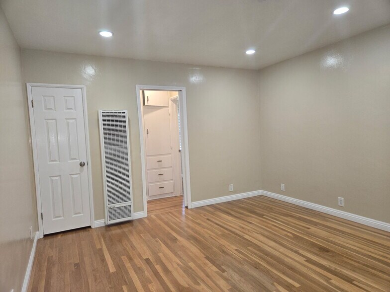 Building Photo - 4113 N Greenbrier Rd
