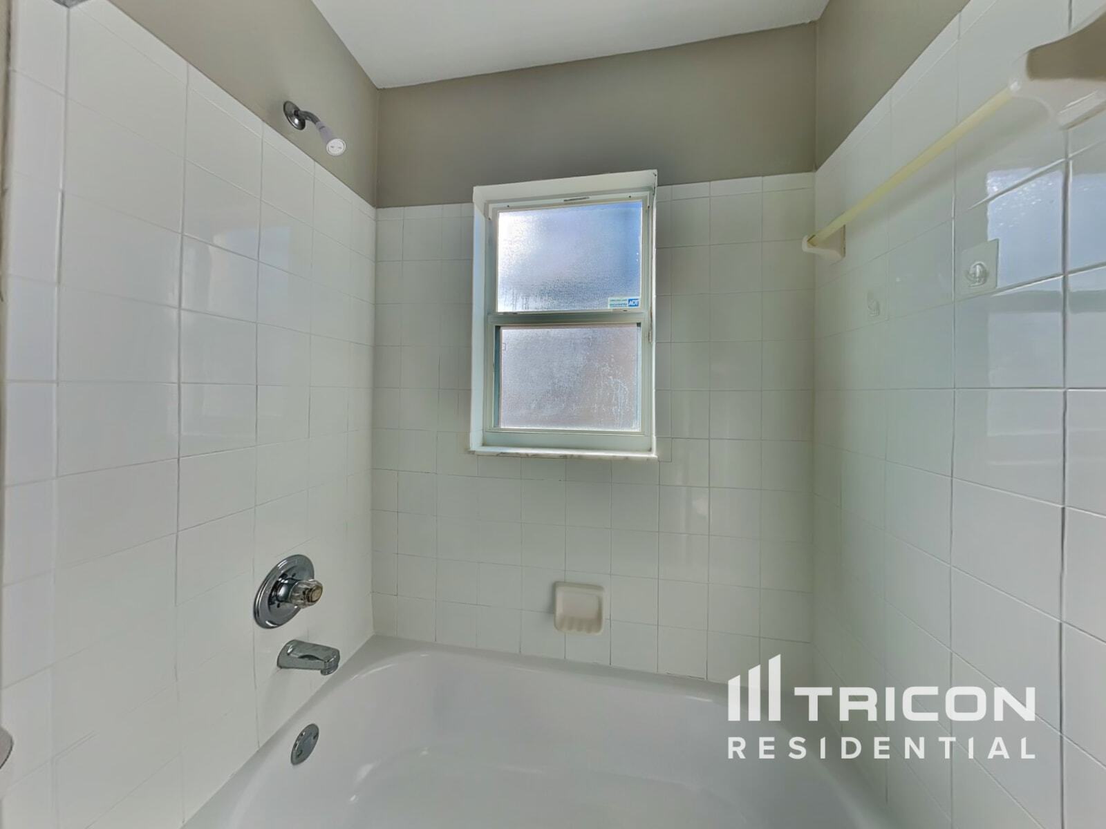 Building Photo - 2118 Deerfield Dr