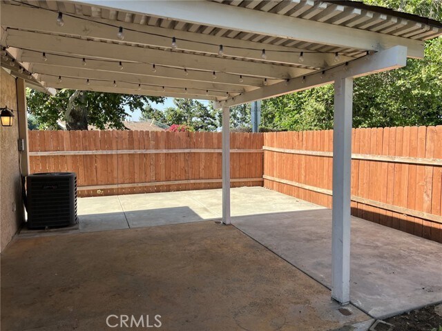 Building Photo - 8580 Club House Dr