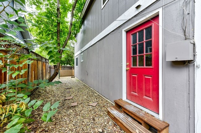 Building Photo - 840 North St