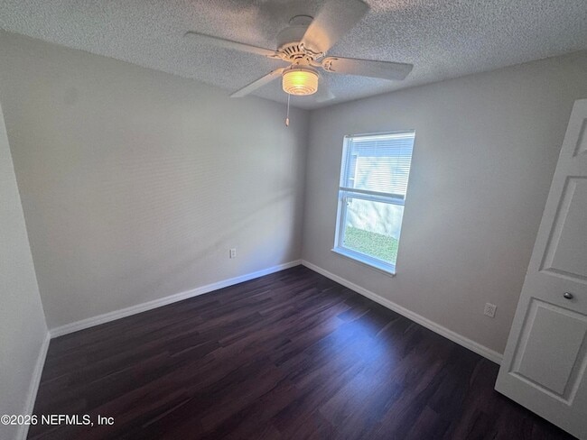 Building Photo - 8440 Oak Crossing Dr W