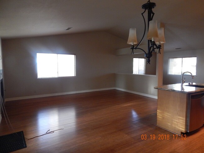 Building Photo - Beautiful Ridgecrest Home, 3 Bedroom + Bon...