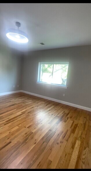 Building Photo - 347 Beach Ave