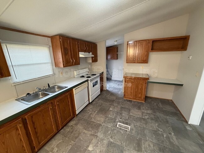 Building Photo - 26 Hemlock Ln