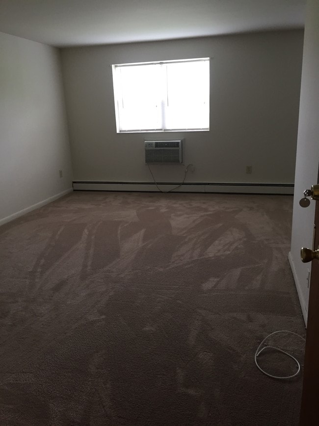 Living Room - 53 E Urner St