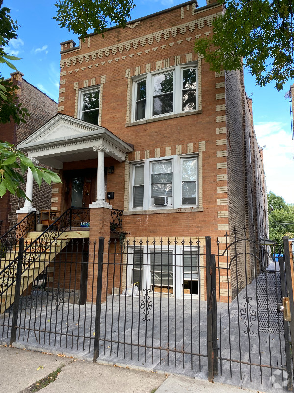 Building Photo - 3229 N Hamlin Ave