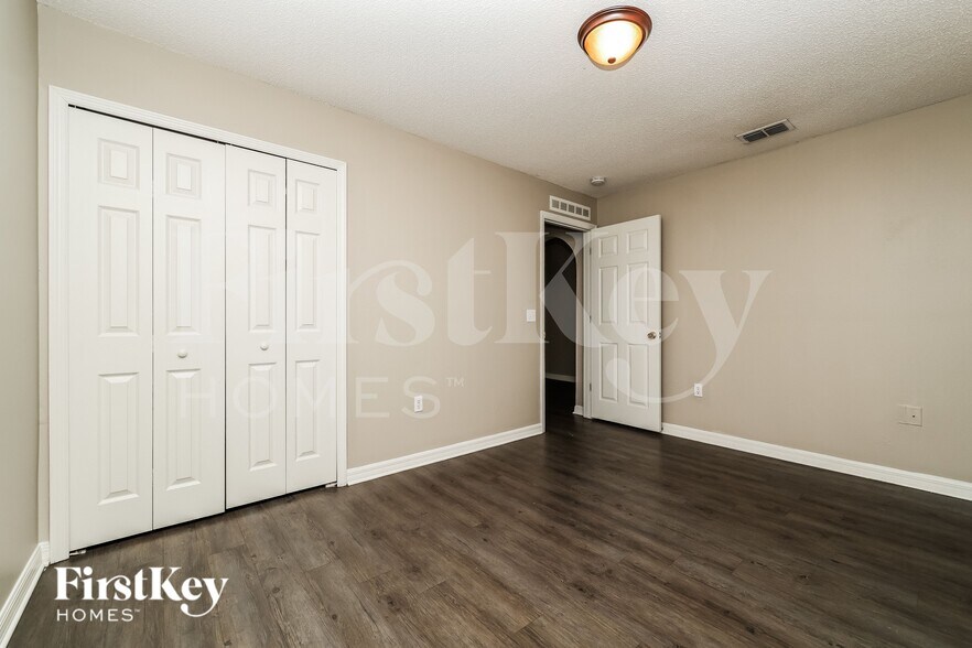 Building Photo - 10409 River Bream Dr