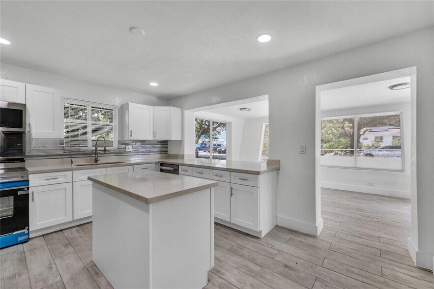 Building Photo - 16200 NE 3rd Ave