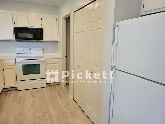 Building Photo - Lovely 3 Bedroom Ridgetop Townhome