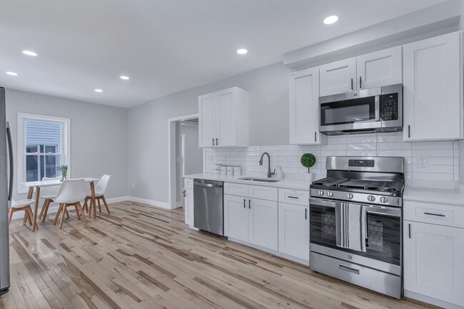 Building Photo - 73 Walnut St