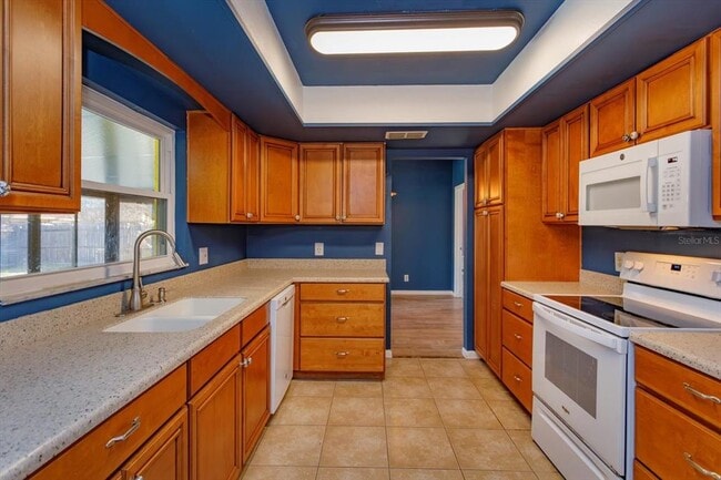 Building Photo - 8437 Alveron Ave