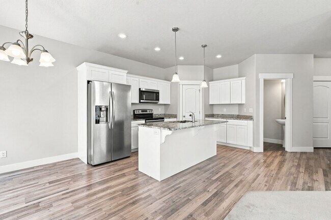 Building Photo - Great 3 Bed 3.5 Bath Townhome in Bluffdale!!