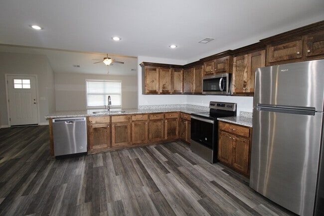 Building Photo - 581 Brushwood Dr