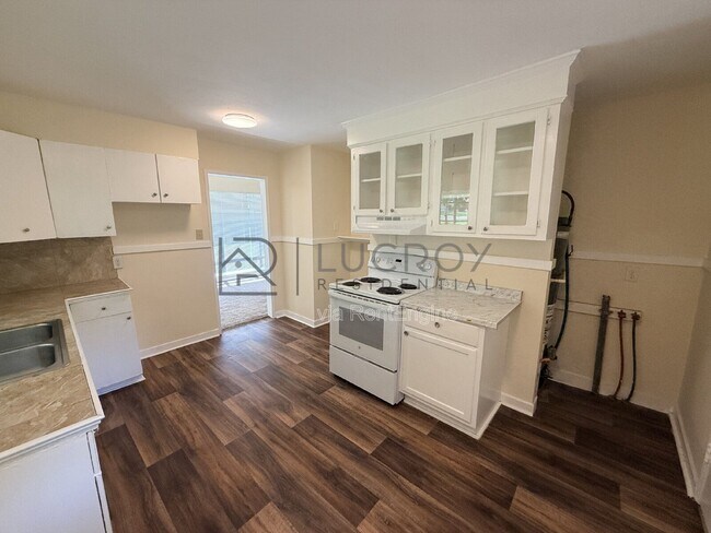 Building Photo - 3173 Oak Forest Dr