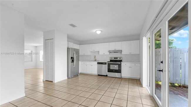 Building Photo - 4208 SW 136th Pl