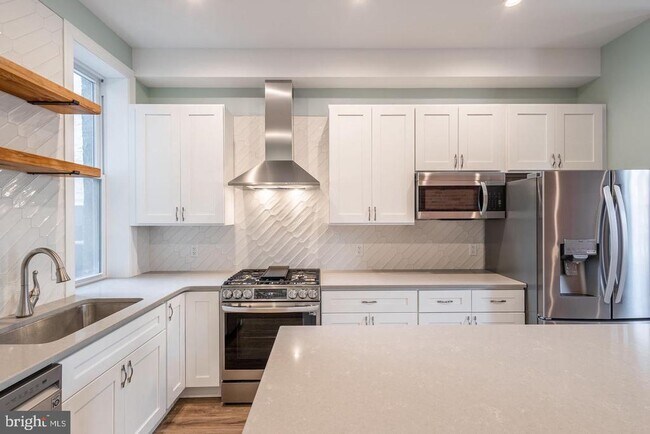 Building Photo - 3030 W Girard Ave