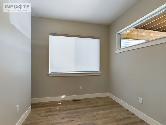 Building Photo - Bozeman Stunner!