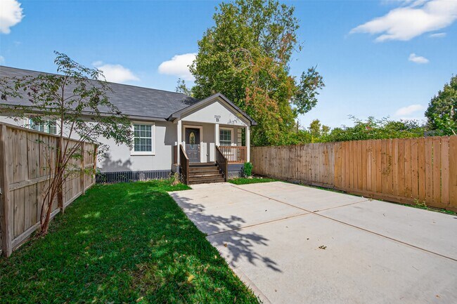 Primary Photo - 2509 Moreau St