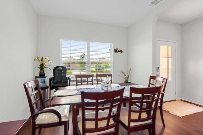 Building Photo - "Spacious 5-Bedroom Home with 3.5 Full Bat...