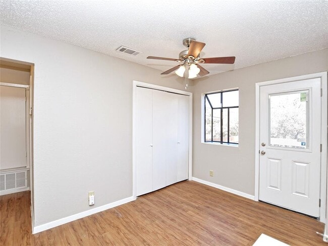 Building Photo - 301 Algerita Dr