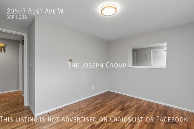 Building Photo - Open and bright 3 bed/1.75 bath in Edmonds!