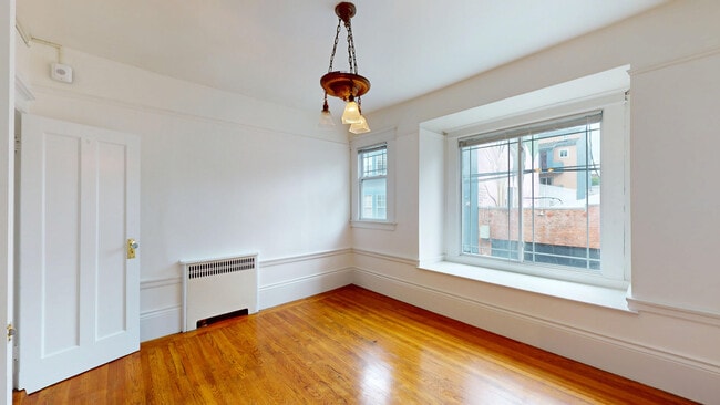 Building Photo - 254 Ivy St