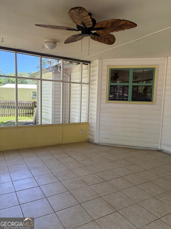 Building Photo - 121 Innerlake Ln