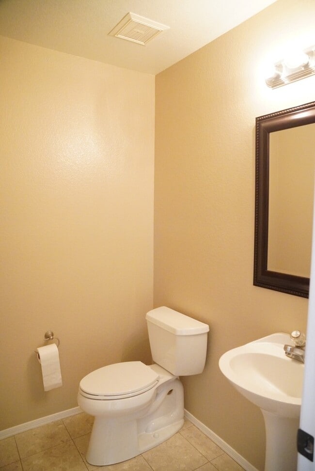 Building Photo - Beautiful Chandler Rental Dobson & Ray