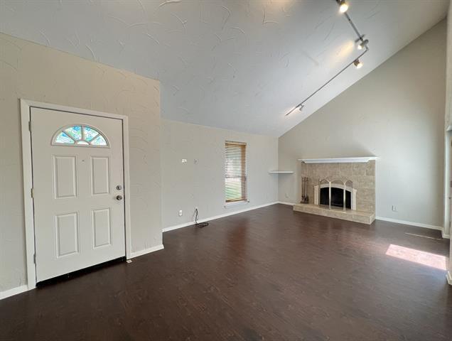 Building Photo - 3320 Fontaine St