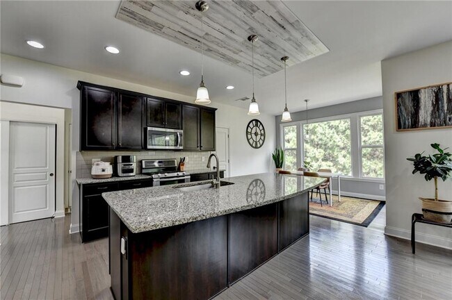 Building Photo - 1640 Primrose Park Rd