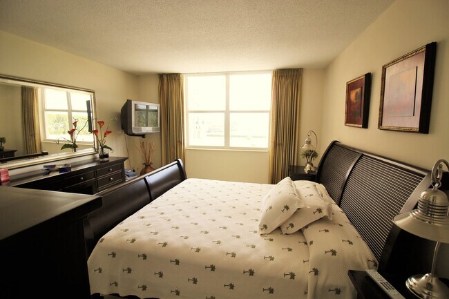 Building Photo - 3450 S Ocean Blvd