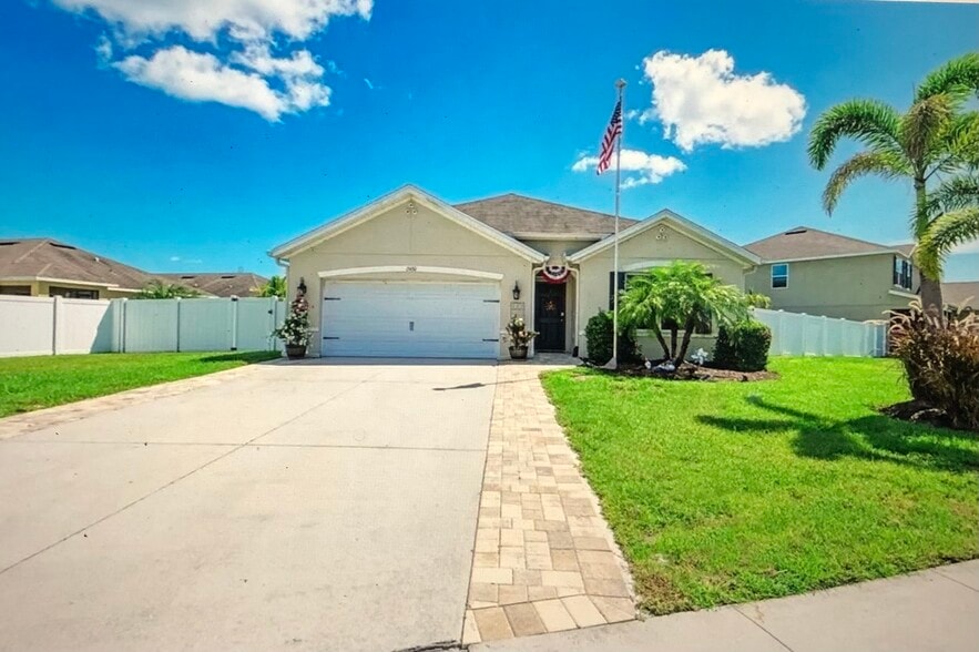 2 Car Garage - 15450 Trinity Fall Way