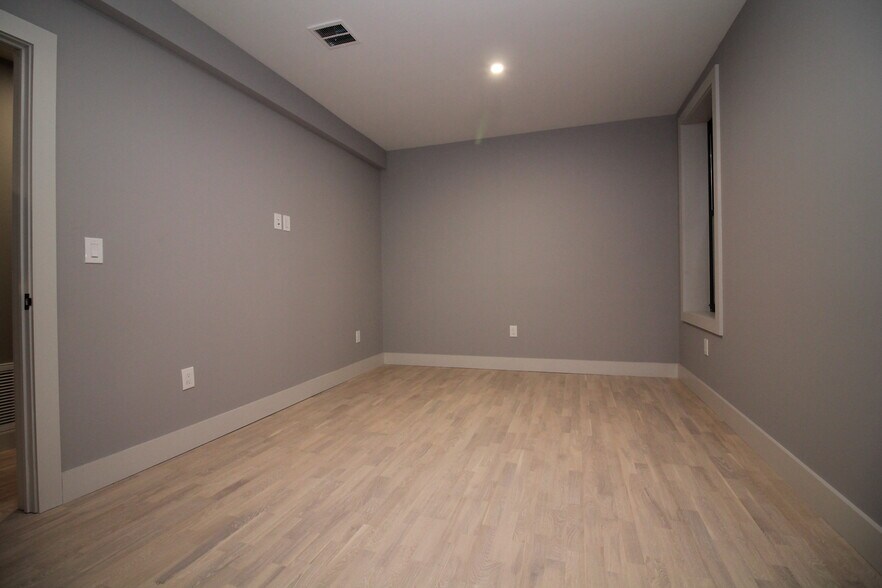 Building Photo - 21 65th St