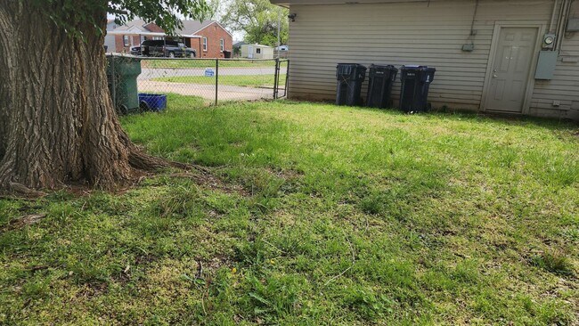 Building Photo - Totally Remodeled 2 Bed 1 Bath SW OKC!  $8...