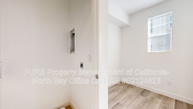 Building Photo - 221 Gambrel Cir