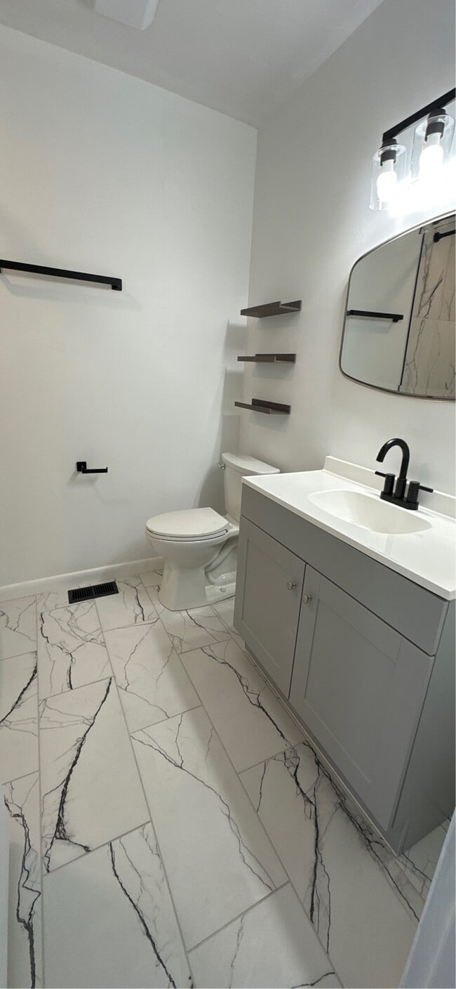 Building Photo - 200 Staggs Dr