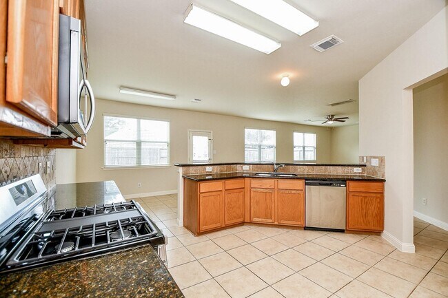 Building Photo - 2707 Silk Tree Ln