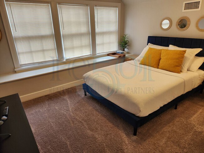 Building Photo - Wonderful Apartment in Hillcrest!