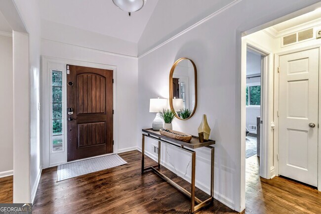 Building Photo - 1897 Mt Vernon Rd