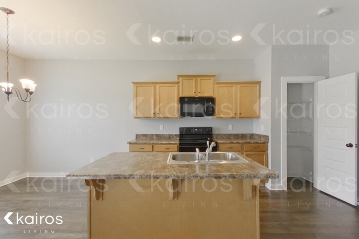 Building Photo - 7079 Shadesbrook Dr