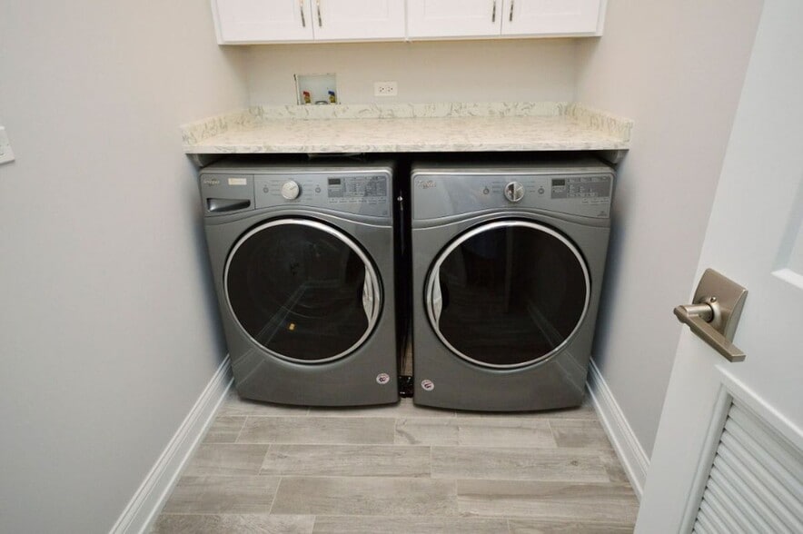 Building Photo - 4727 N Winchester Ave