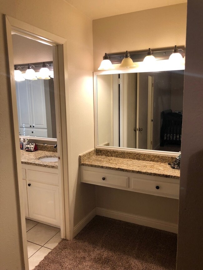 Building Photo - READY TO RENT! 3/2/2