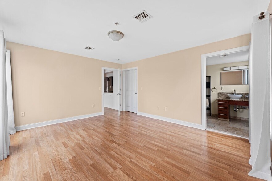 Building Photo - 125 70th St